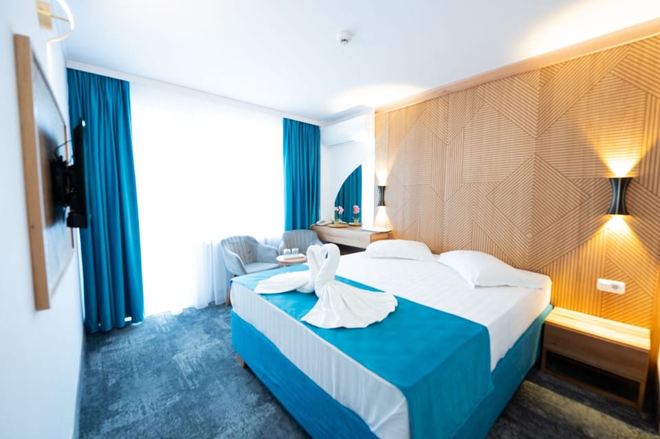 Minibar, in-room safe, soundproofing, WiFi (free)