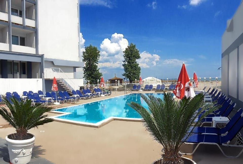 Outdoor pool, sun loungers