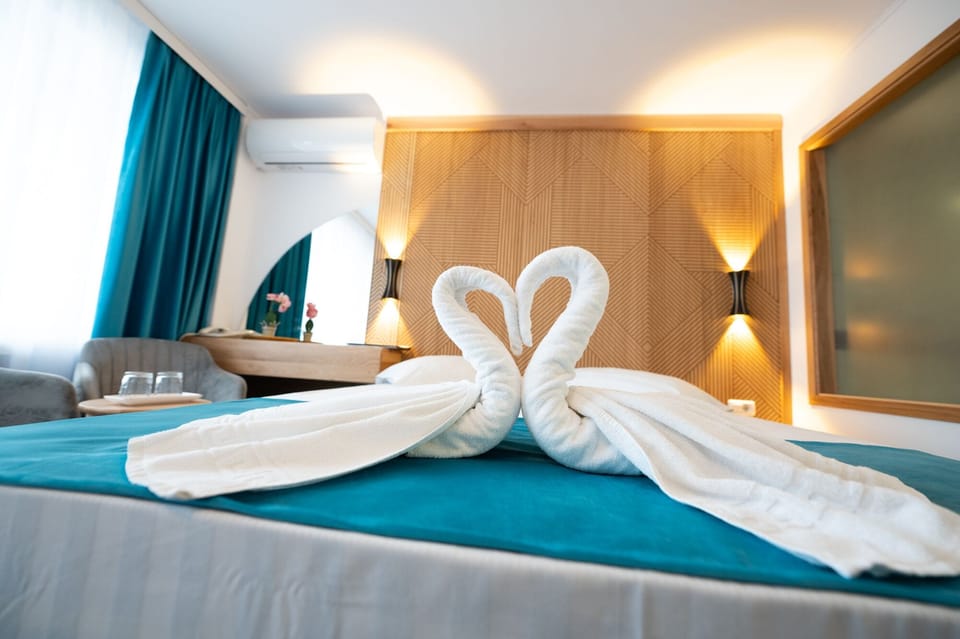Minibar, in-room safe, soundproofing, WiFi (free)