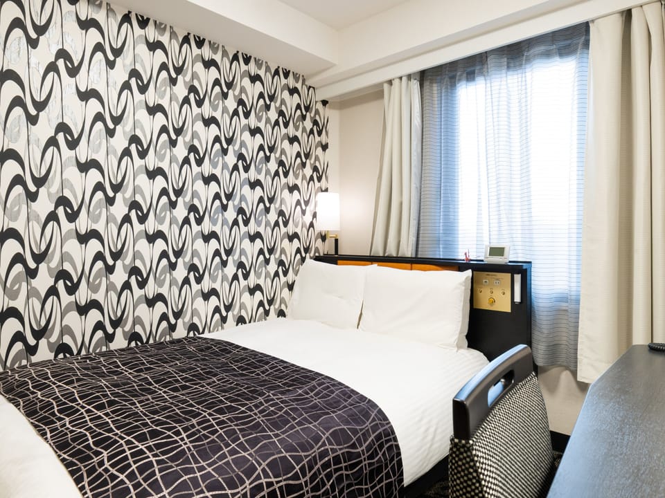 Small Double Bed, Non Smoking | Desk, blackout drapes, free WiFi, bed sheets