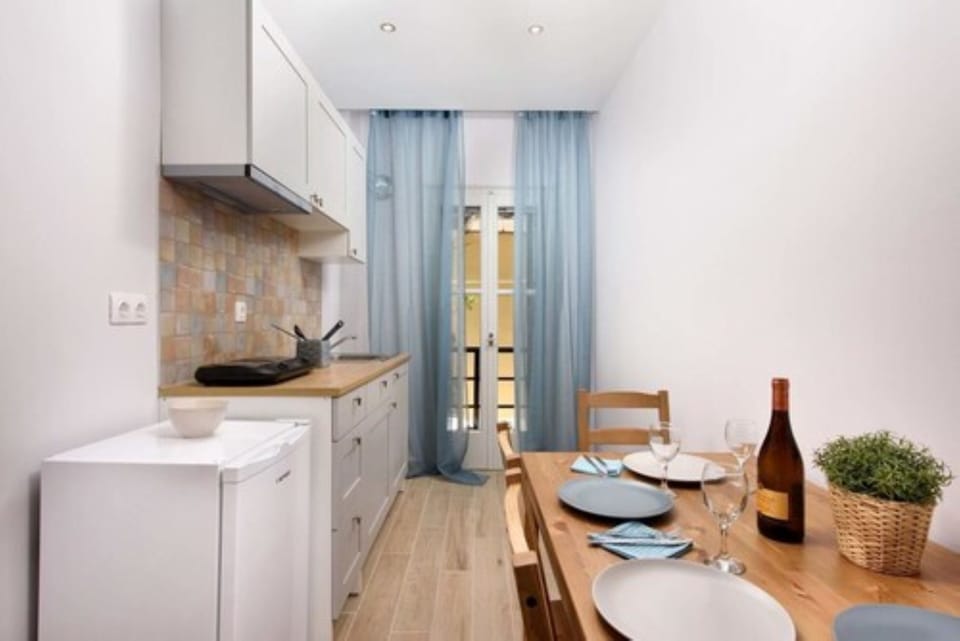 Apartment, 2 Bedrooms | Private kitchenette | Fridge, stovetop, coffee/tea maker, electric kettle