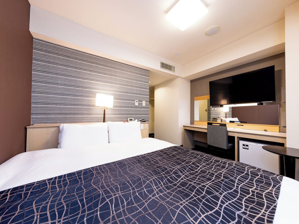 Desk, blackout drapes, free WiFi, bed sheets