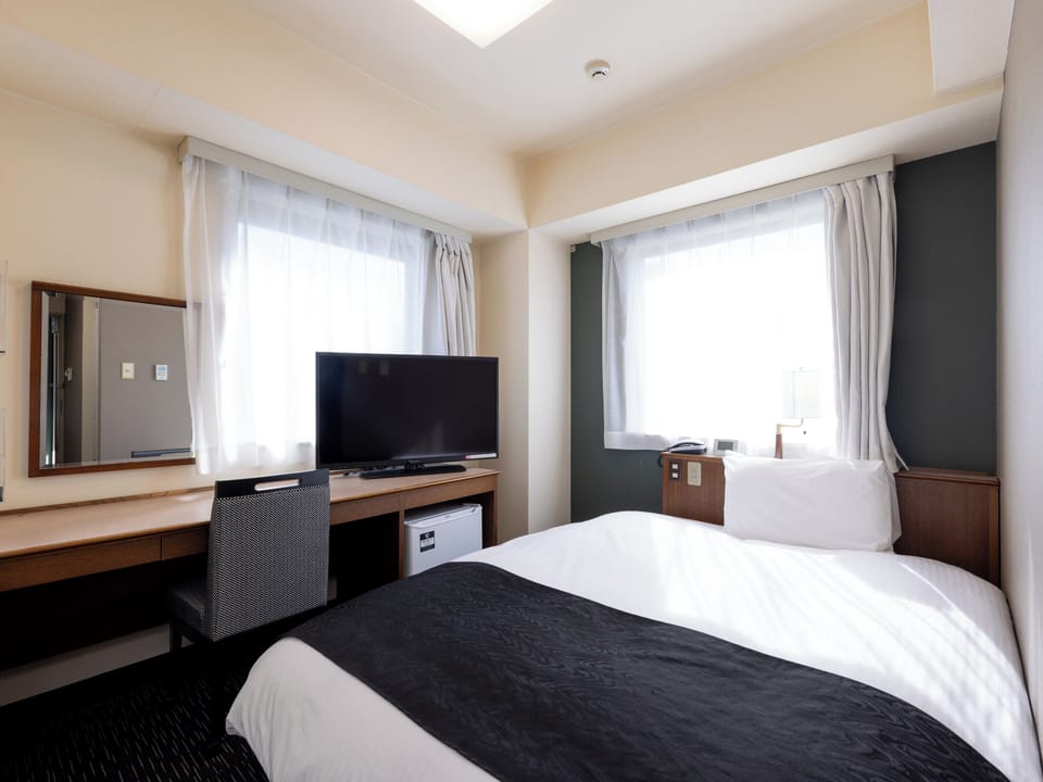 Desk, blackout drapes, free WiFi, bed sheets