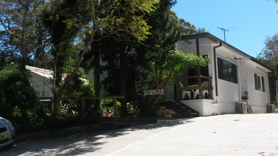 Bedsit Entry and patio and BBQ area