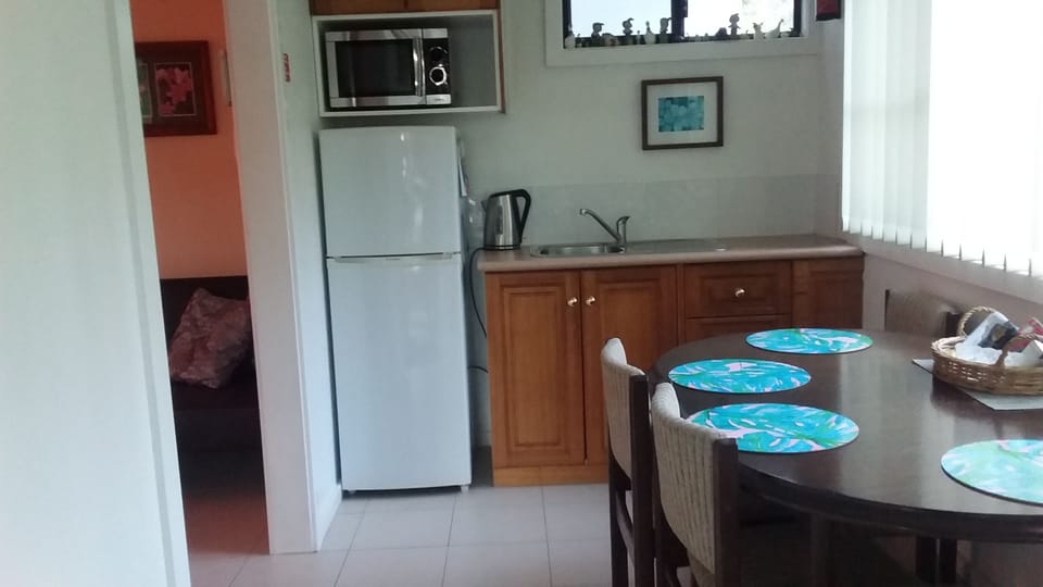 Bedsit kitchen and dinning 