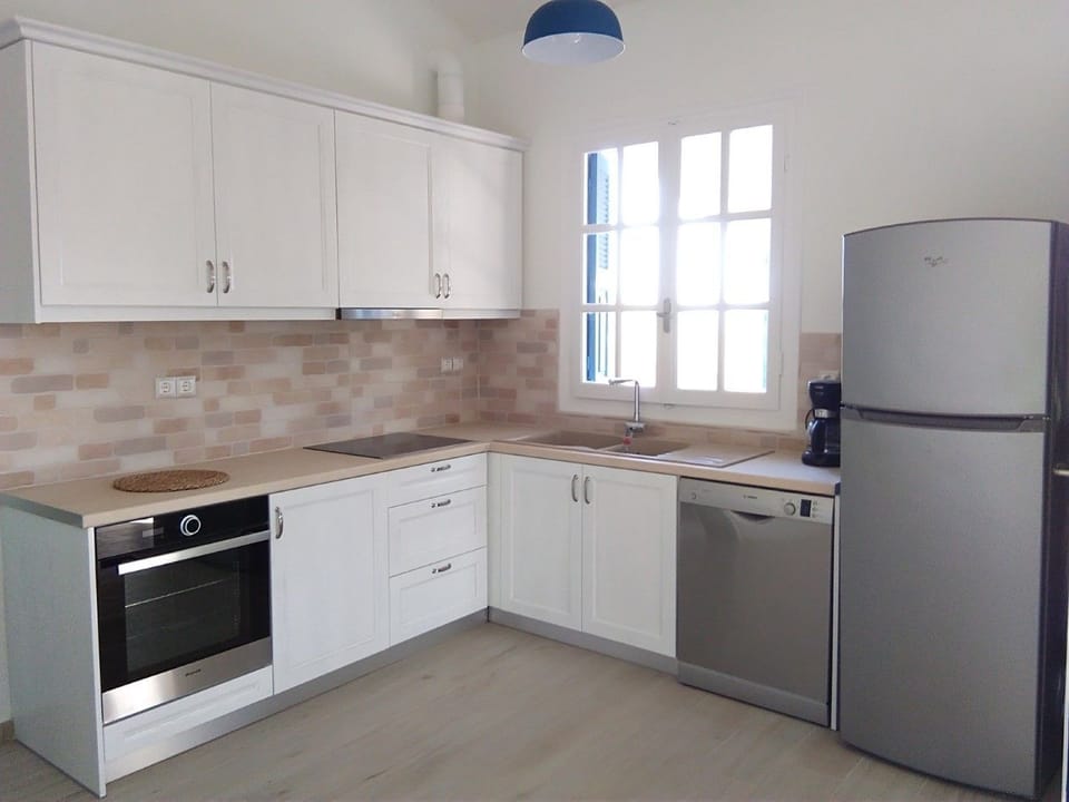 Comfort House | Private kitchen | Full-size fridge, oven, dishwasher, coffee/tea maker