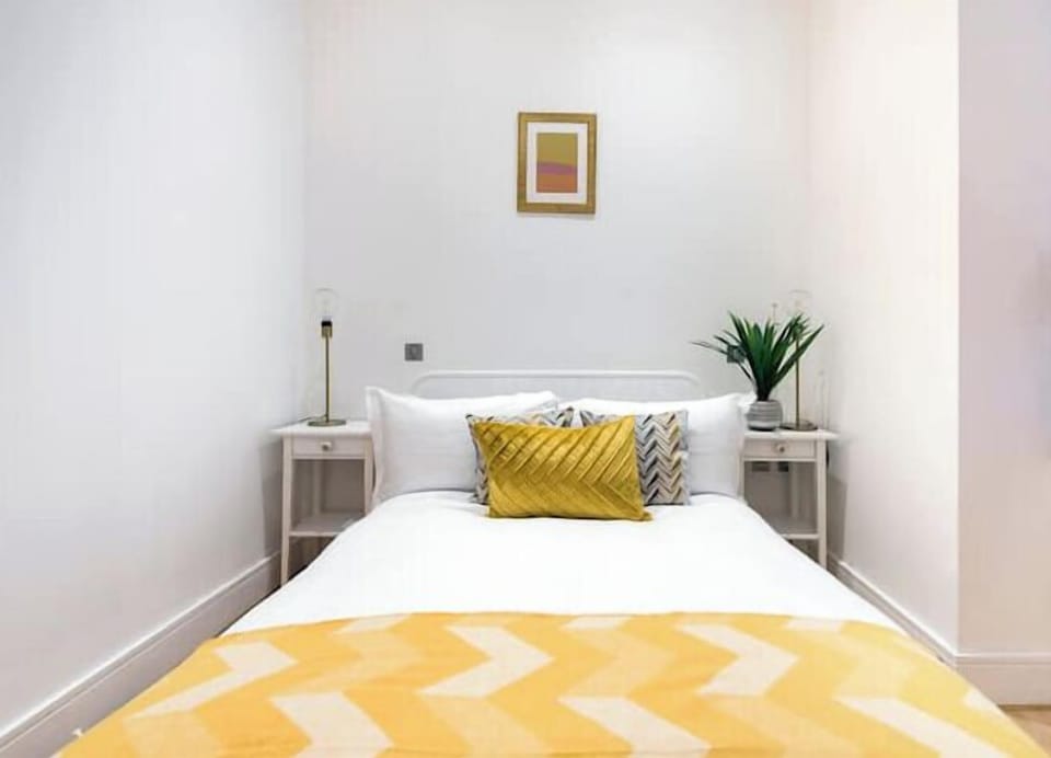 2 bedrooms, iron/ironing board, WiFi (free), bed sheets