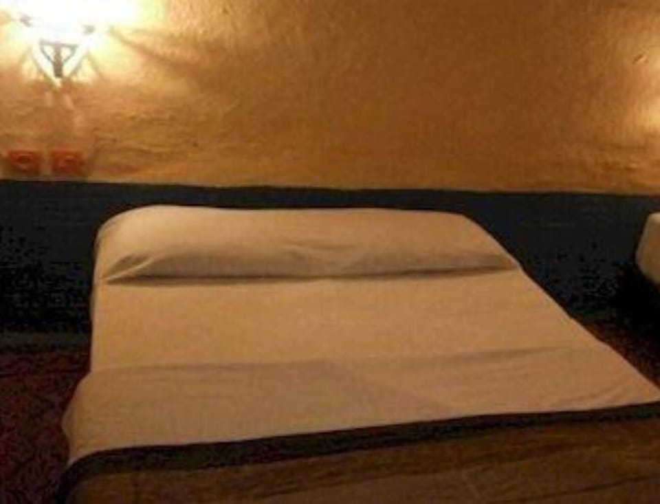 WiFi (free), bed sheets