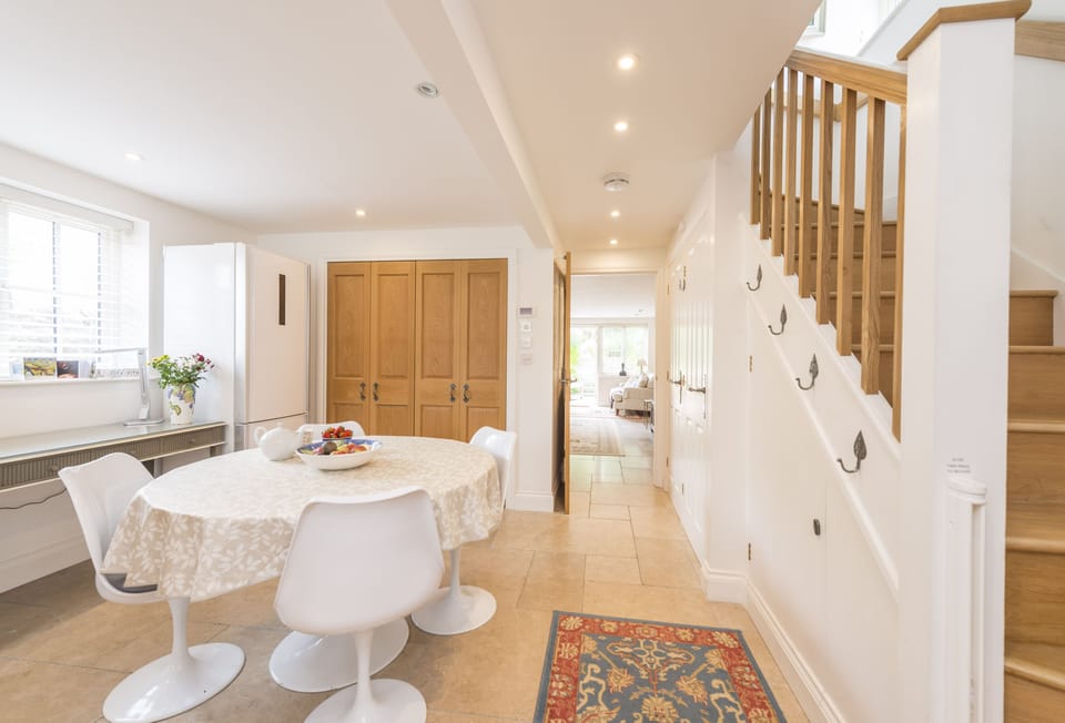 Church Cottage, Cattistock: Enjoy meals in the area
