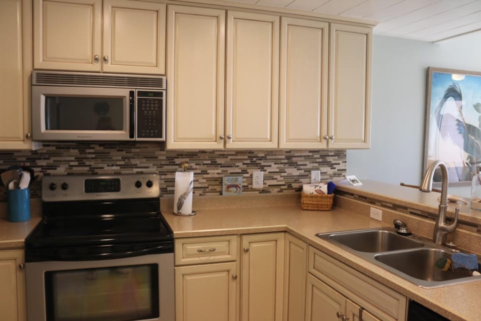 Villa, 2 Bedrooms | Private kitchen | Fridge, microwave, stovetop, dishwasher