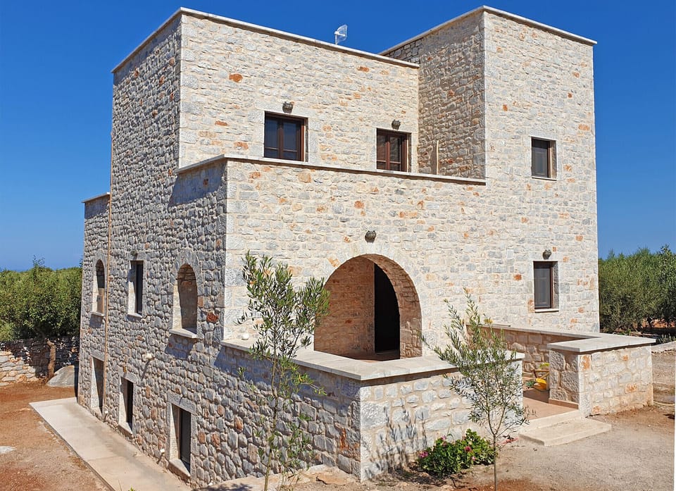 Main facade of the property