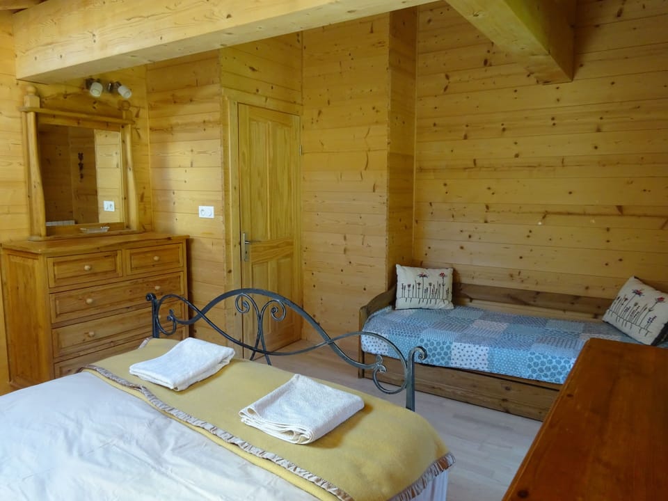 Bedroom 3, top floor, Queen bed, single bed and pull out bed option on request