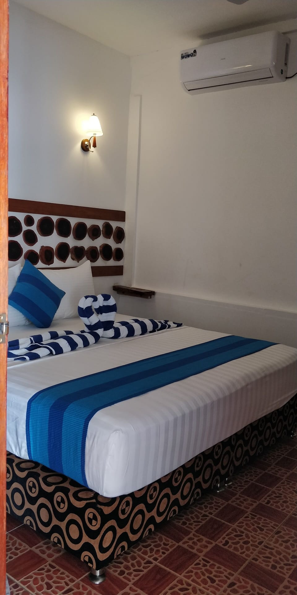 Deluxe Room | Desk, laptop workspace, soundproofing, iron/ironing board