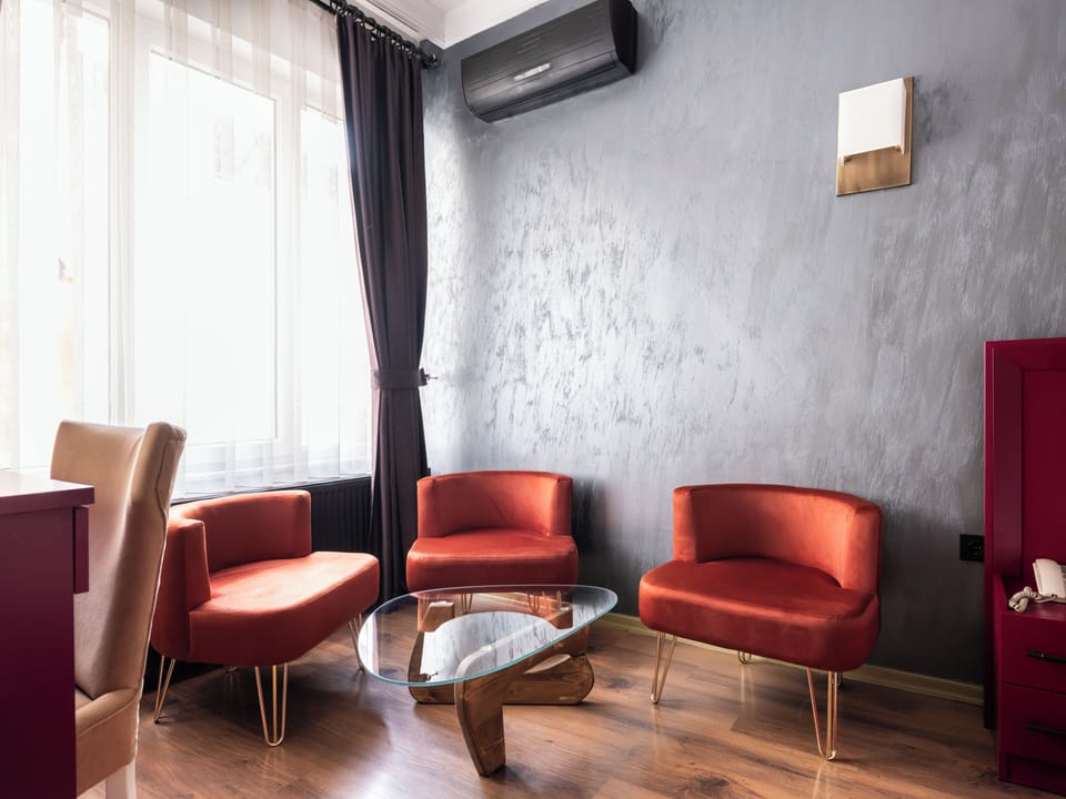 Standard Quadruple Room | Minibar, desk, soundproofing, iron/ironing board