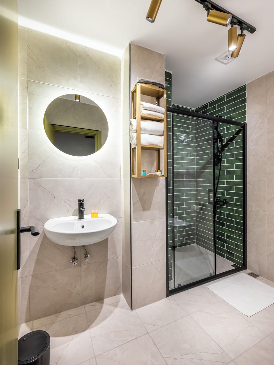 Standard Quadruple Room | Bathroom | Shower, hair dryer, slippers, towels