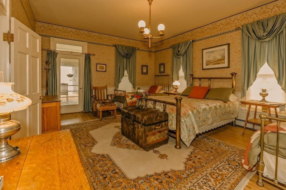 The Charlie Ford Room | Free WiFi, bed sheets