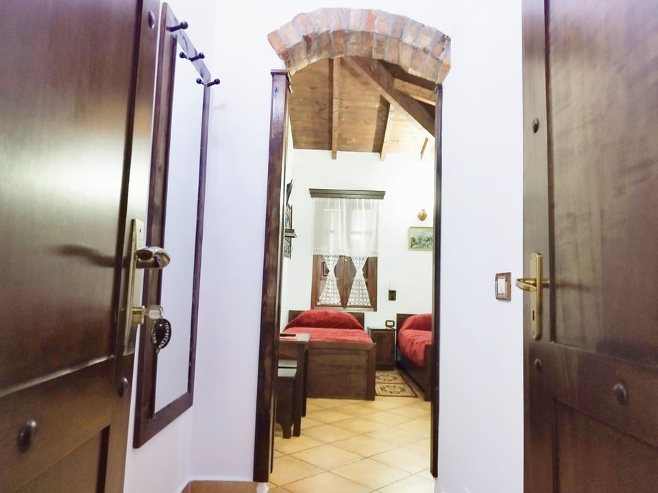 Traditional Twin Room, 2 Twin Beds, River View | Premium bedding, down comforters, desk, laptop workspace