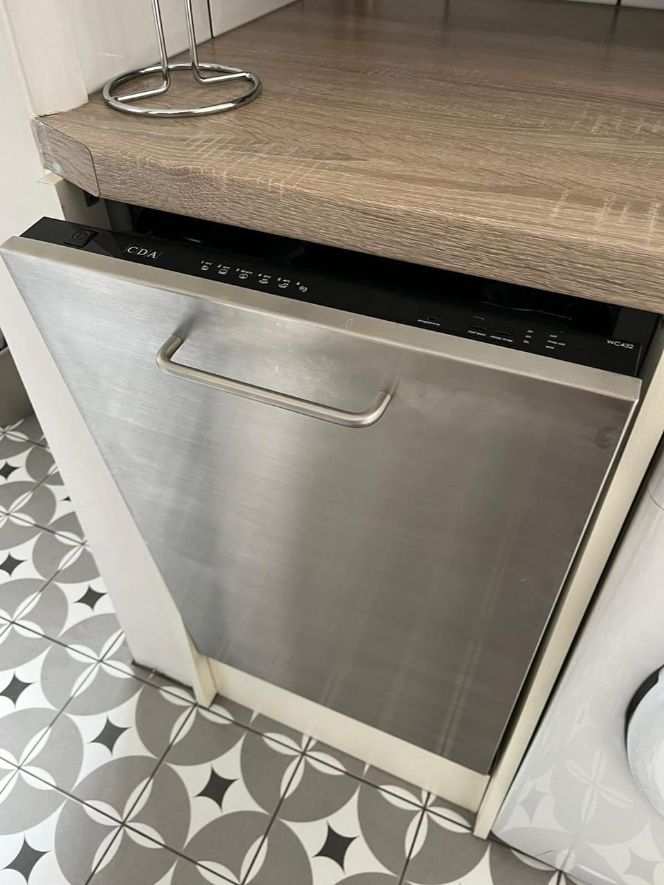 Slimline dishewasher