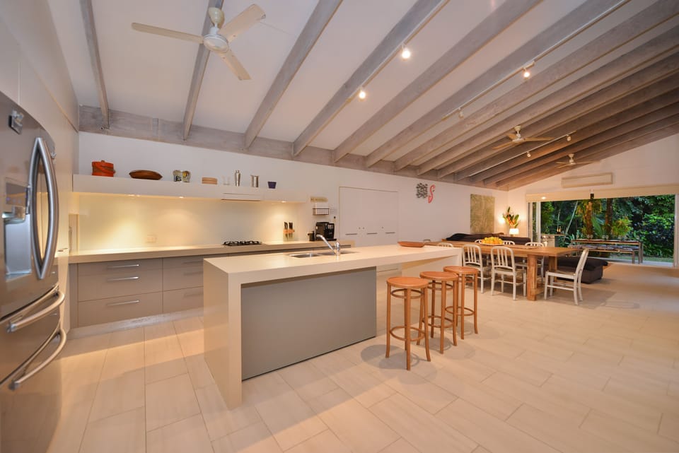 Luxury House, 5 Bedrooms, Private Pool | Private kitchen | Full-size fridge, microwave, oven, stovetop