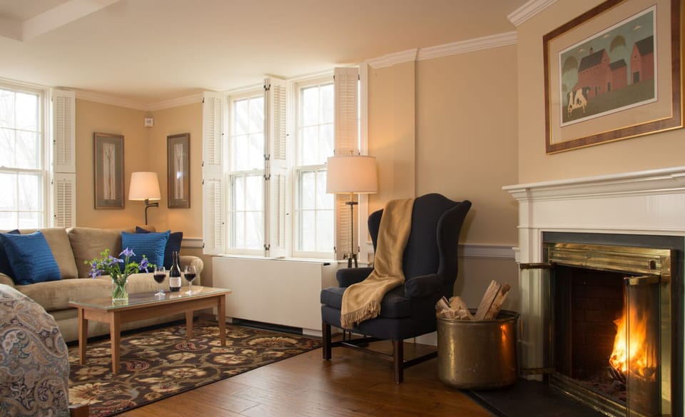 45 - Mansfield Room | Living area | TV