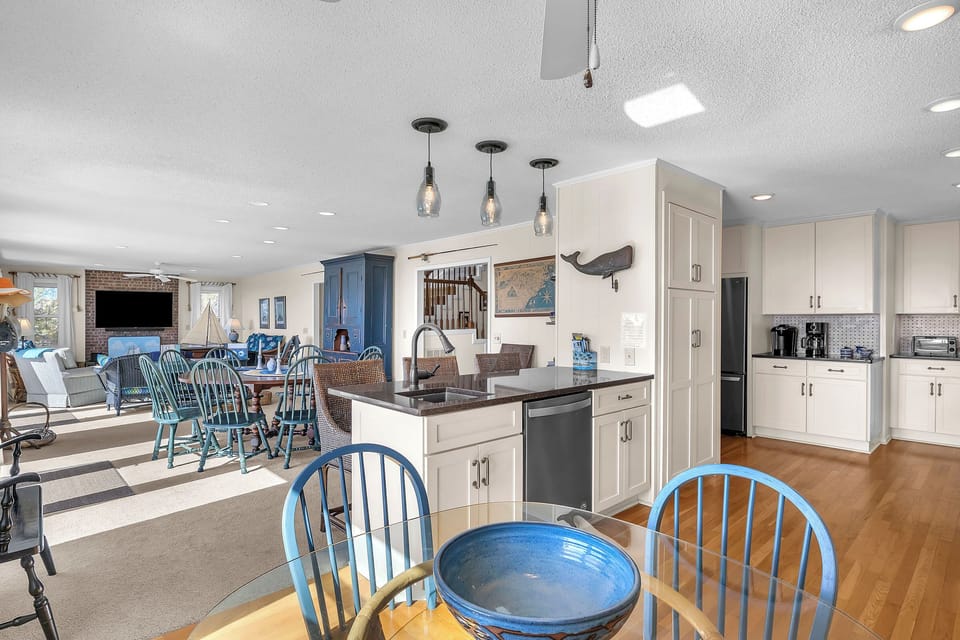 Kitchen / Eat-in - Main Level Southeast
