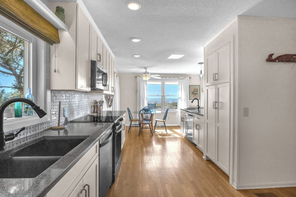 Kitchen / Eat-in - Main Level Southeast