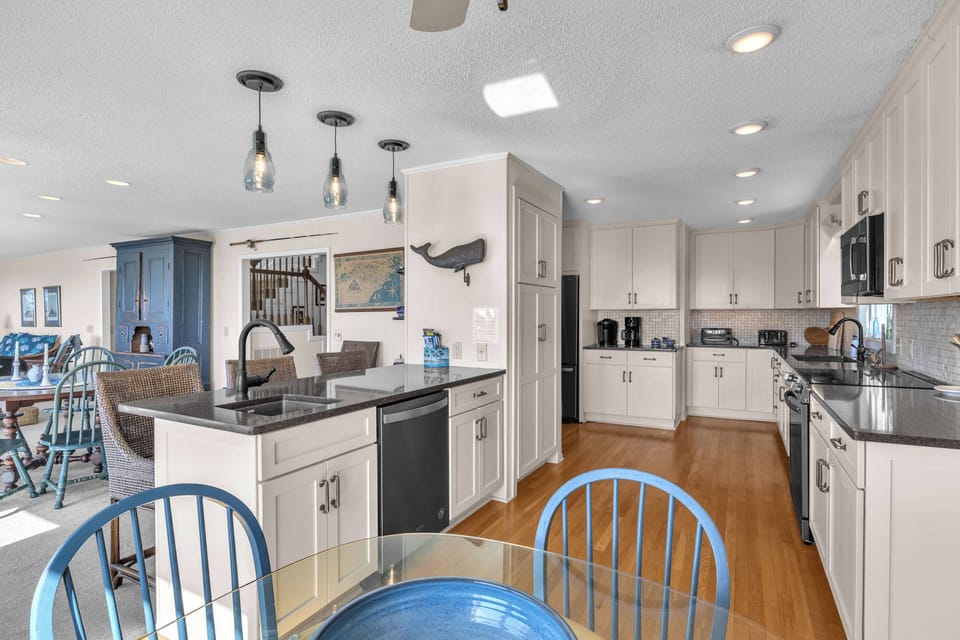 Kitchen / Eat-in - Main Level Southeast