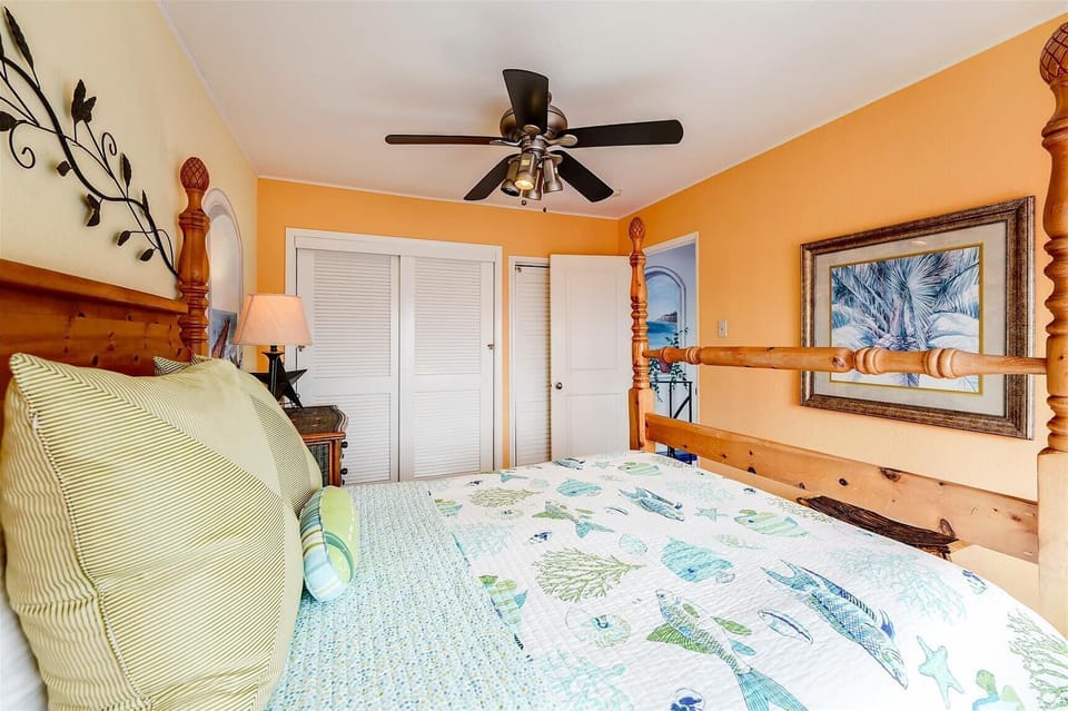 1 queen bed in upstairs bedroom B