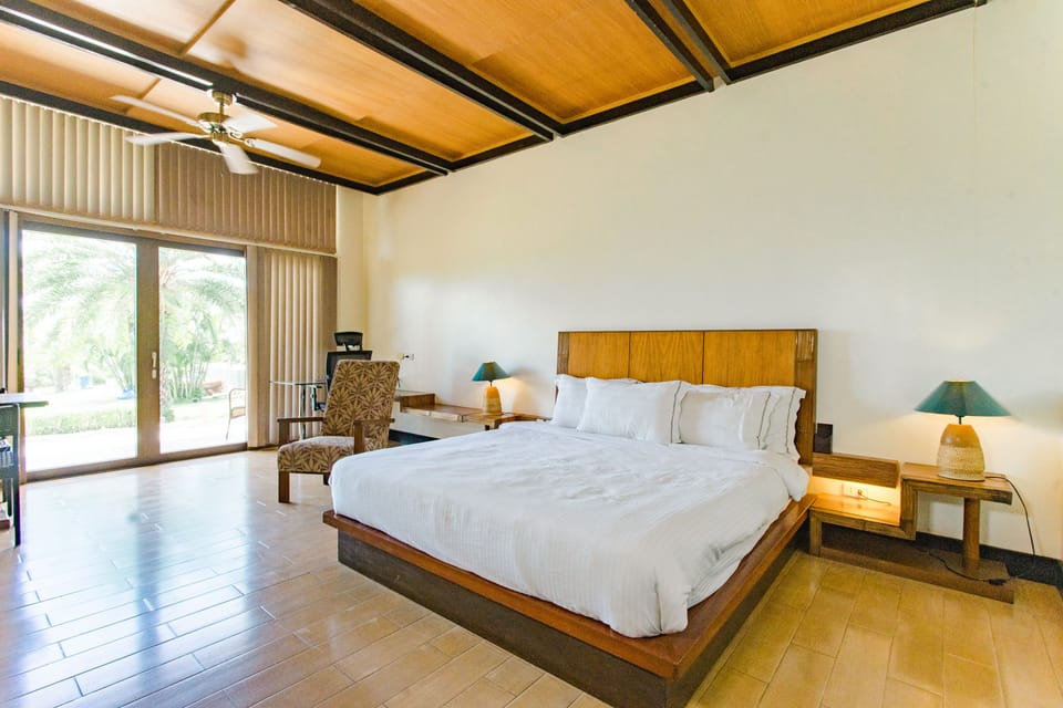 Superior Room (Pet-Friendly) | Bed sheets