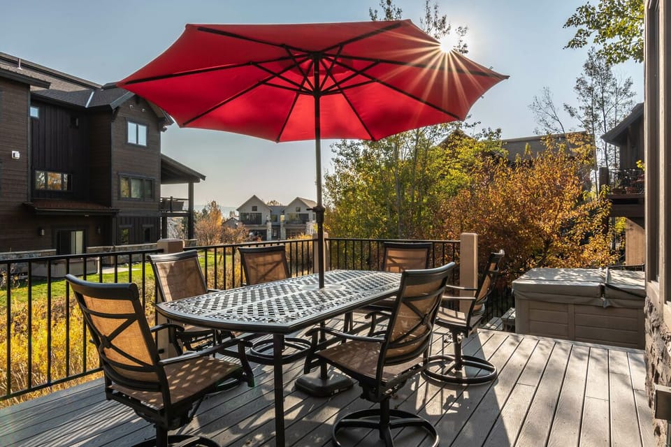 Dine al fresco on the back deck