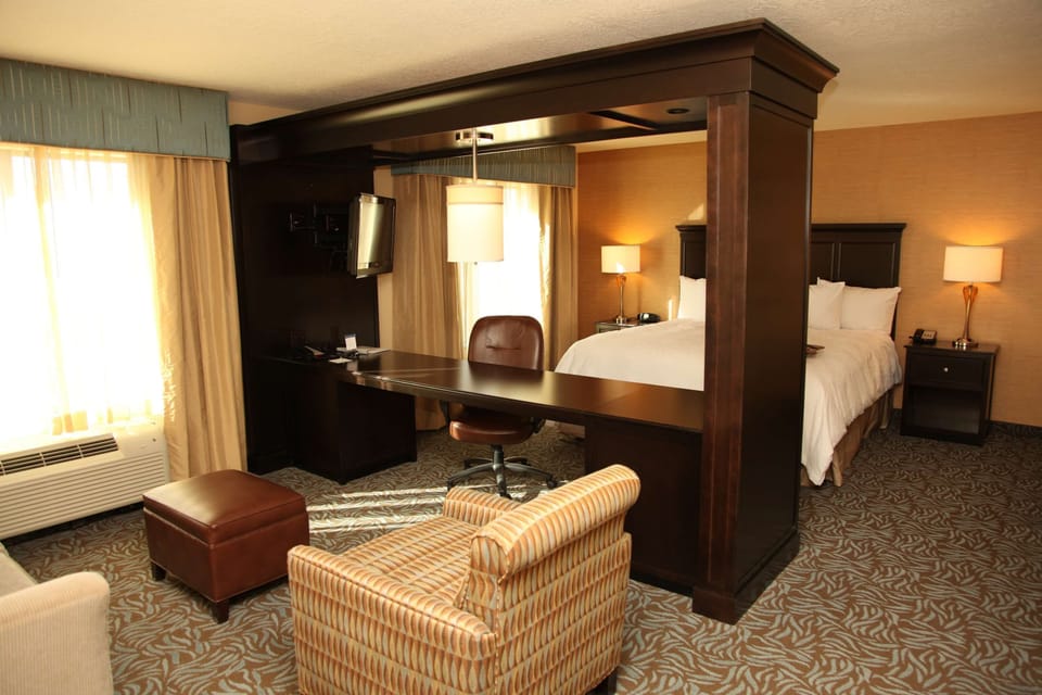 Premium bedding, in-room safe, desk, laptop workspace