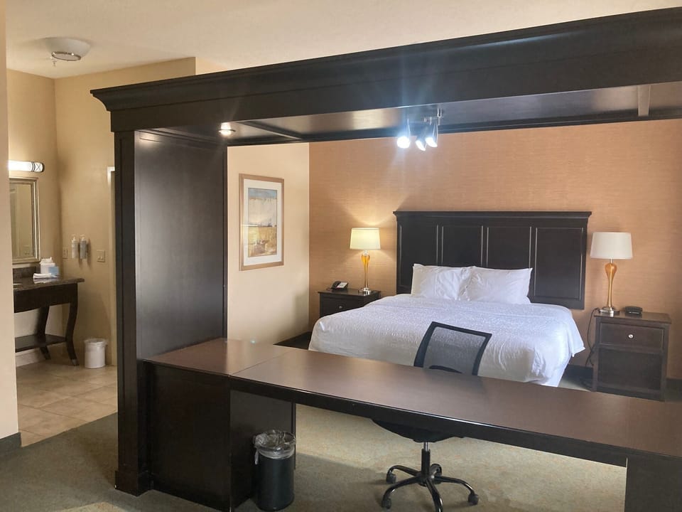 Premium bedding, in-room safe, desk, laptop workspace