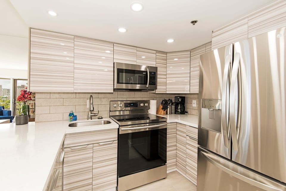 Full Kitchen with New Appliances - Full Kitchen with New Appliances
