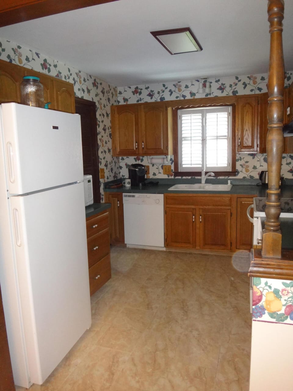 Full Kitchen, the new fridge, sink, faucets, ceiling light