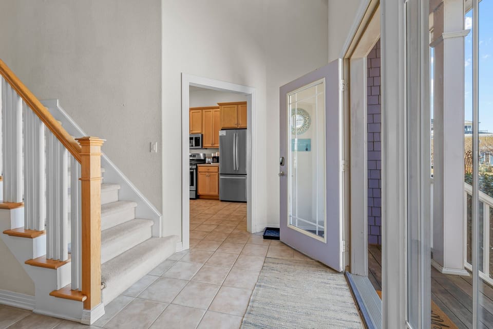 Foyer to the kitchen