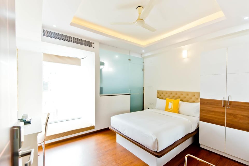 In-room safe, bed sheets