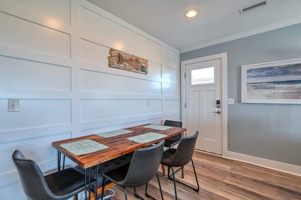 Dining Table Seats 6