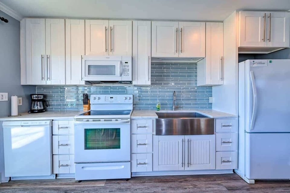 Kitchen with Custom Glass Tile Backsplash