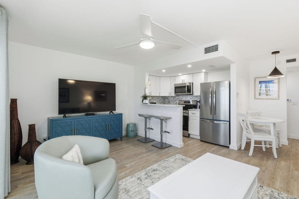 Living Room/Kitchen