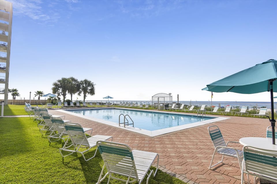 Beachside Pool