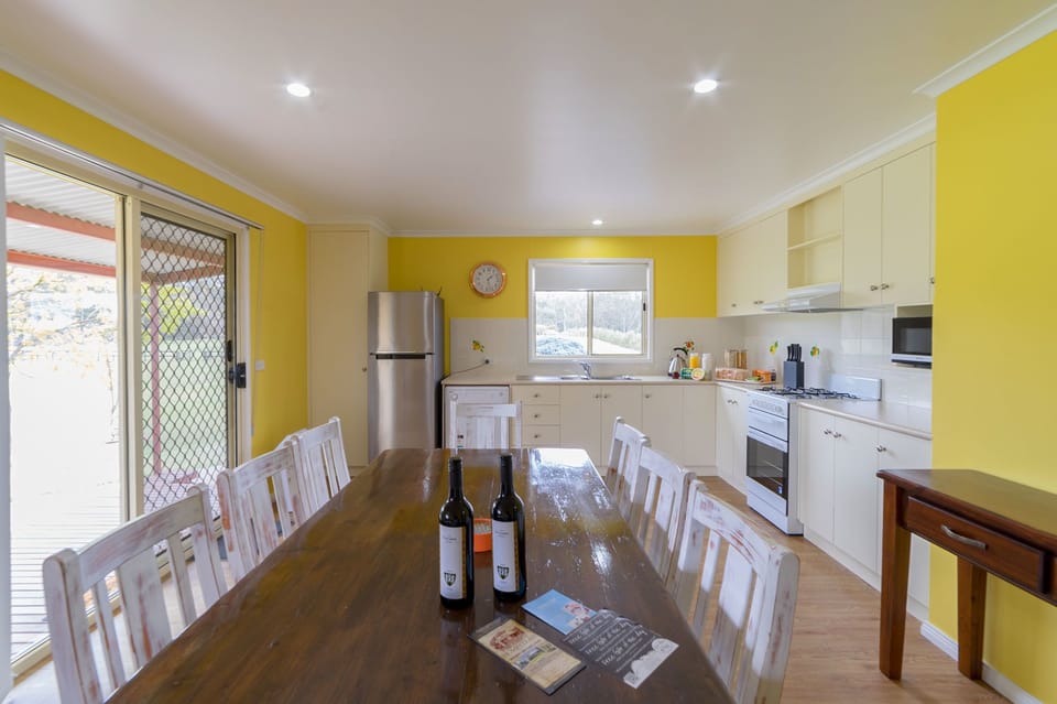 Cottage, 3 Bedrooms | Private kitchen | Full-size fridge, microwave, stovetop, dishwasher