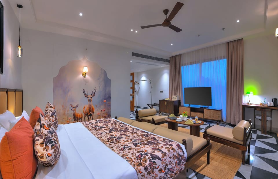 Deluxe Room | Premium bedding, in-room safe, desk, laptop workspace