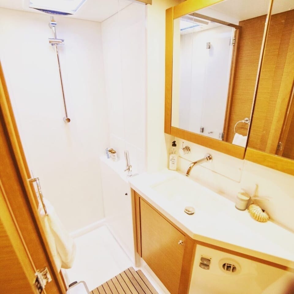 4 En-Suite Full Private Baths