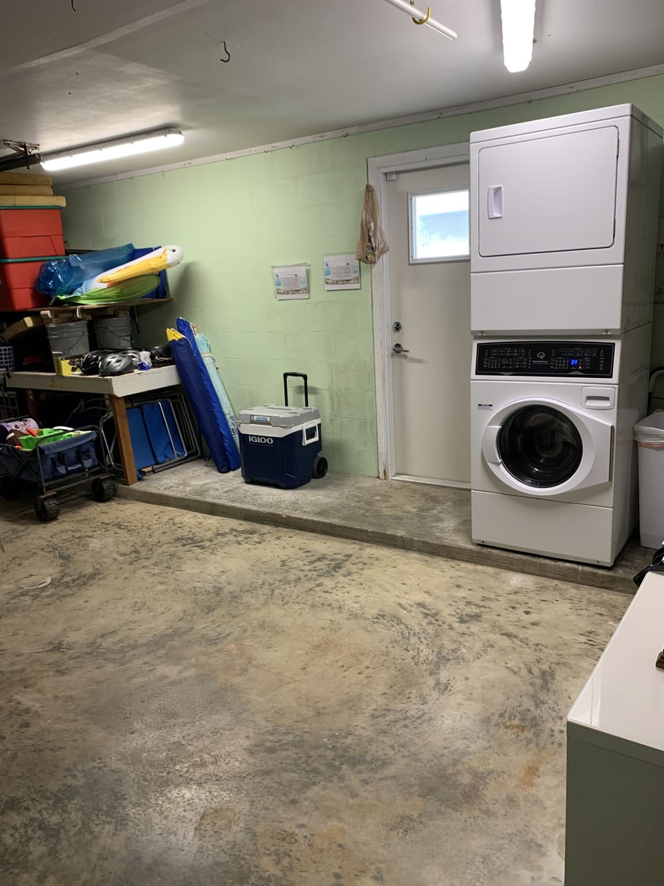 Garage: Cmml lrg cap washer/dryer; beach equip: wagon, chairs, cooler, umbrella