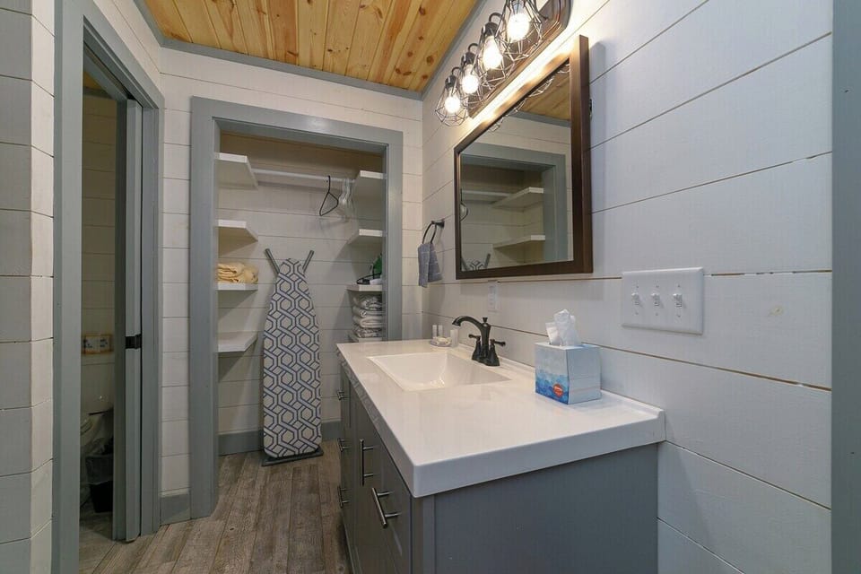 Master Bathroom En Suite