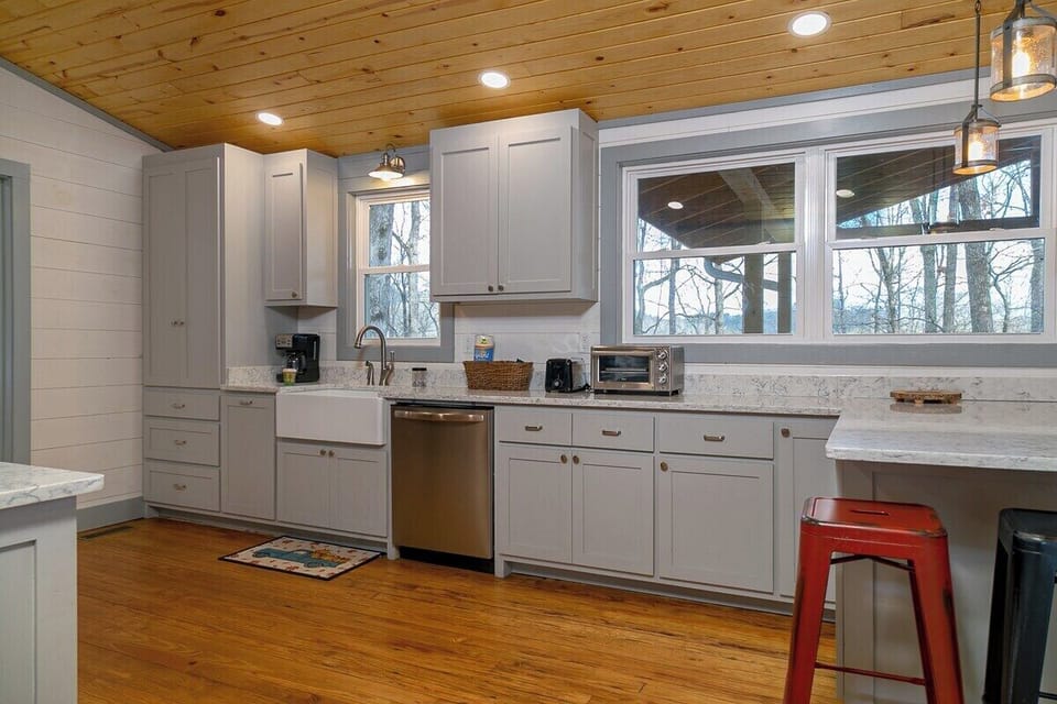 Kitchen and Bar