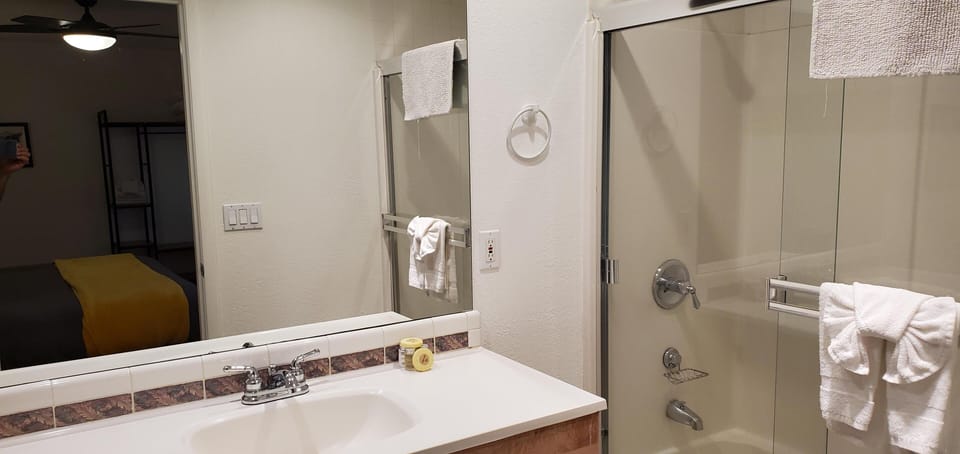The Mammoth Inn, King Suite image 8