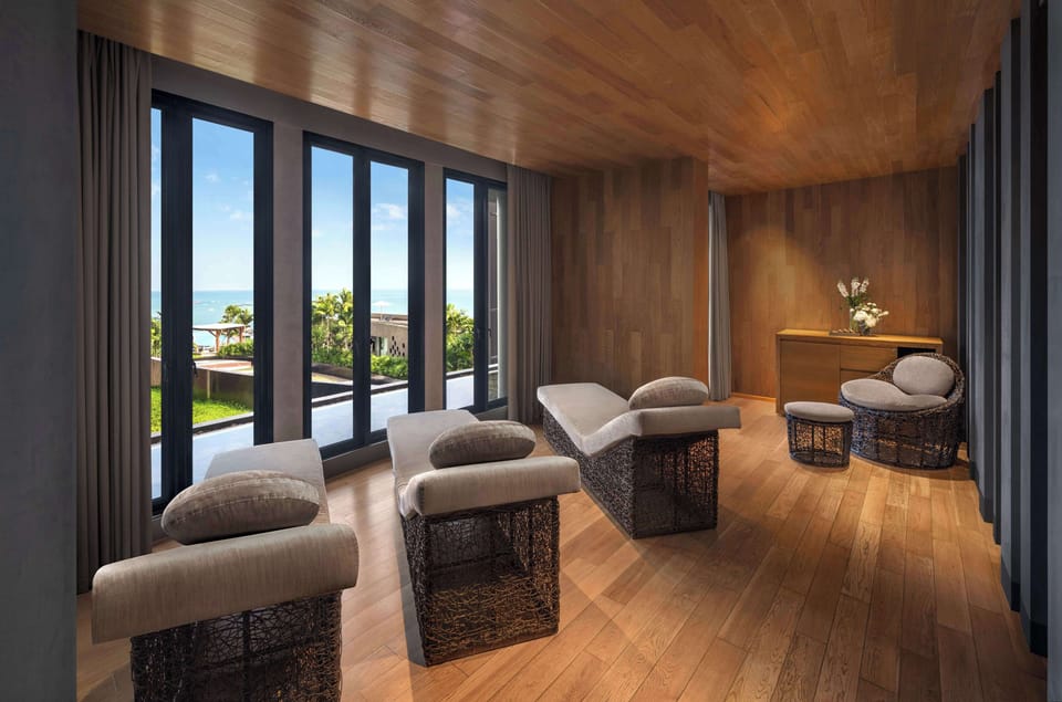 Couples treatment rooms, sauna, hot tub, steam room, body treatments
