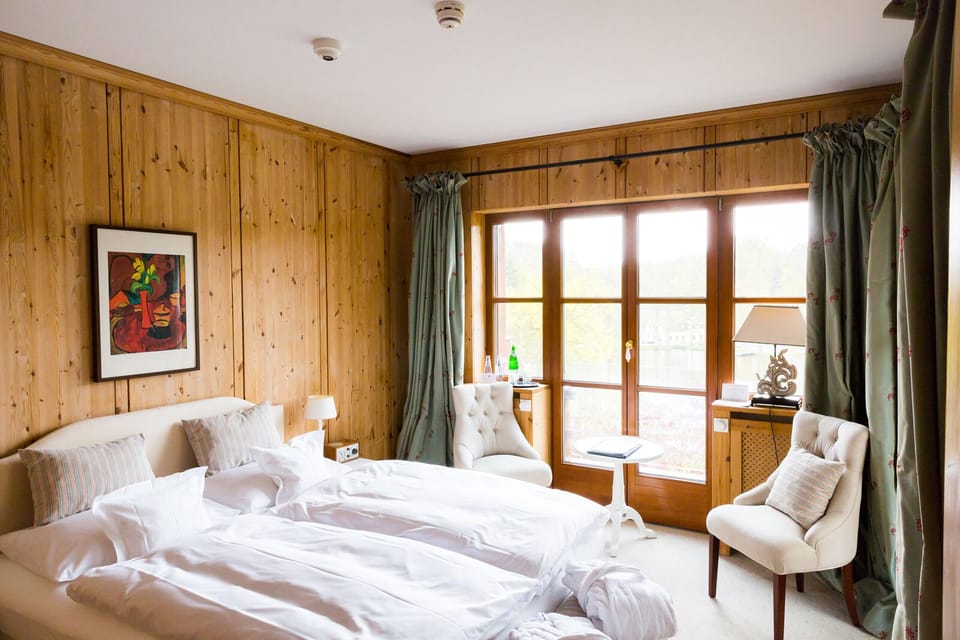 Double Room, Lake View | Hypo-allergenic bedding available, minibar, in-room safe