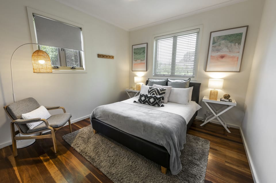 Second bedroom with queen bed